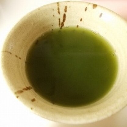 たまには和風な器で＾＾今日も、おいしい青汁入りに緑茶になりました（＾０＾）今日も、青汁摂取（笑）ごちそう様♪（*＾０＾*）